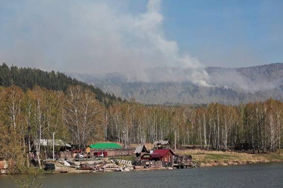 Окрестности Ильменского заповедника заволокло дымом: пожар продолжается