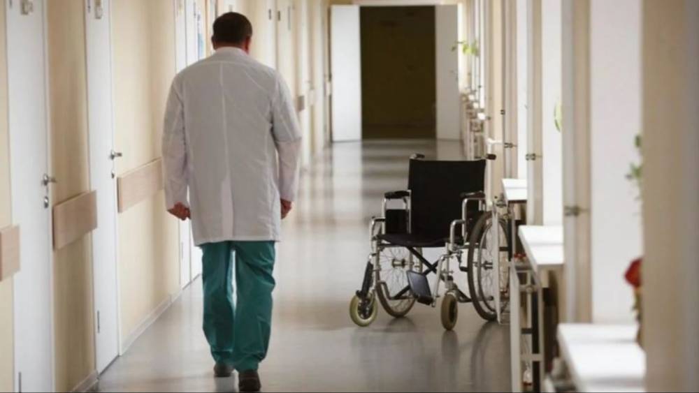 «МБХ медиа»: Главврач Кемеровской областной больницы издал приказ, позволяющий увольнять заразившихся коронавирусом медработников