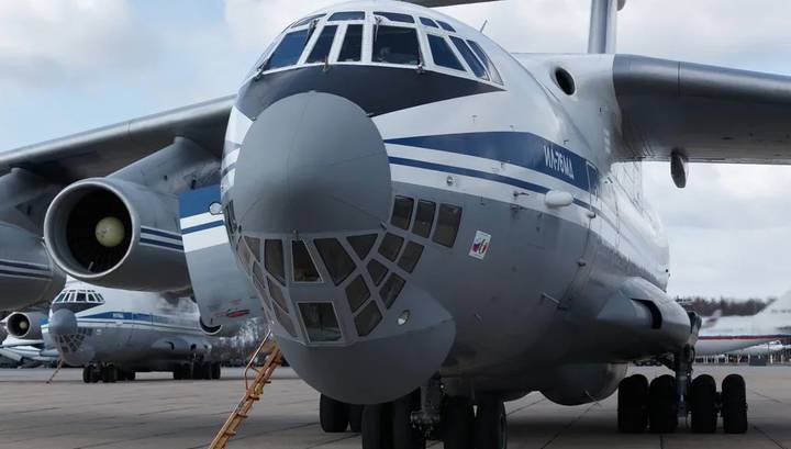 Российские военные возвращаются домой. Первый Ил-76 вылетел из Италии