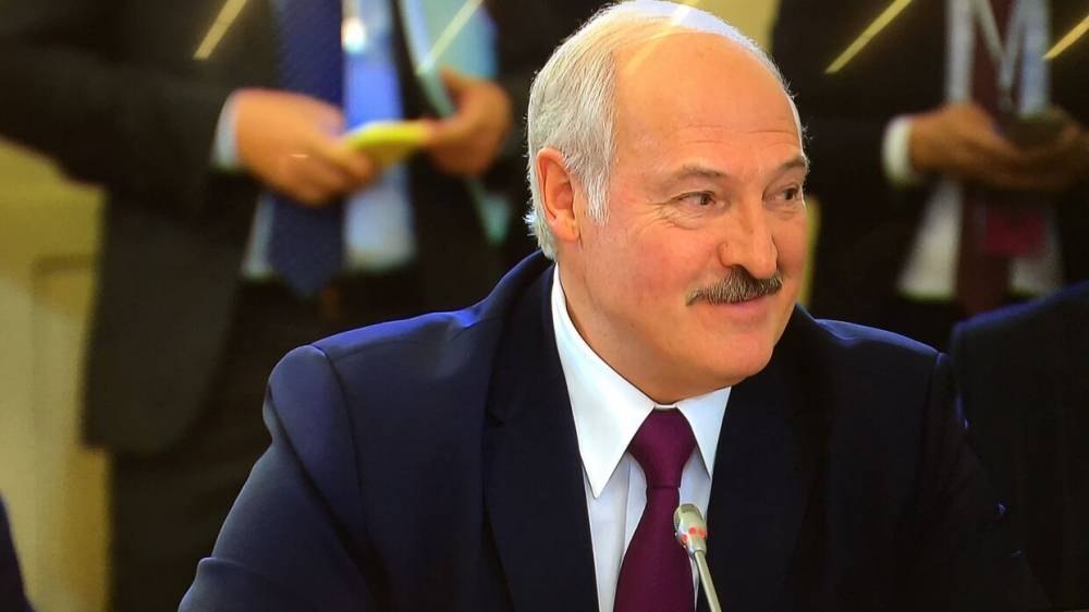 Лукашенко призвал защищать память о победе в Великой Отечественной от клеветы