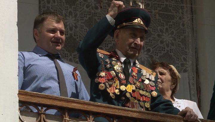Во Владимире поздравляют ветерана, расписавшегося на стенах Рейхстага