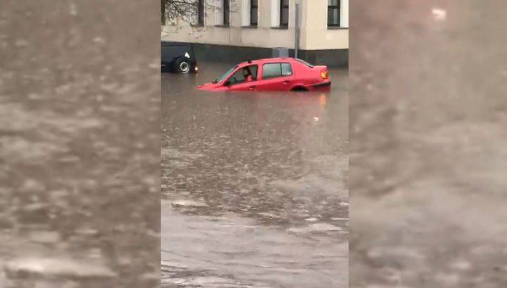 Центр Нижнего Новгорода ушел под воду