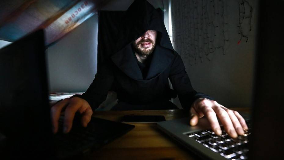 Опасные связи: петербургские топы проводят онлайн-совещания через зарубежные сервисы