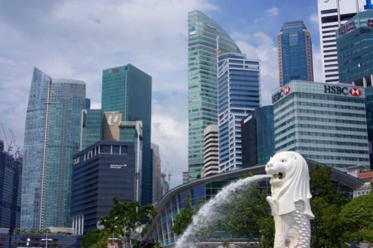 В Сингапуре следить за соблюдением дистанции будет робот