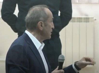 Суд удалился в совещательную комнату для принятия решения по ходатайству об освобождении Кочаряна