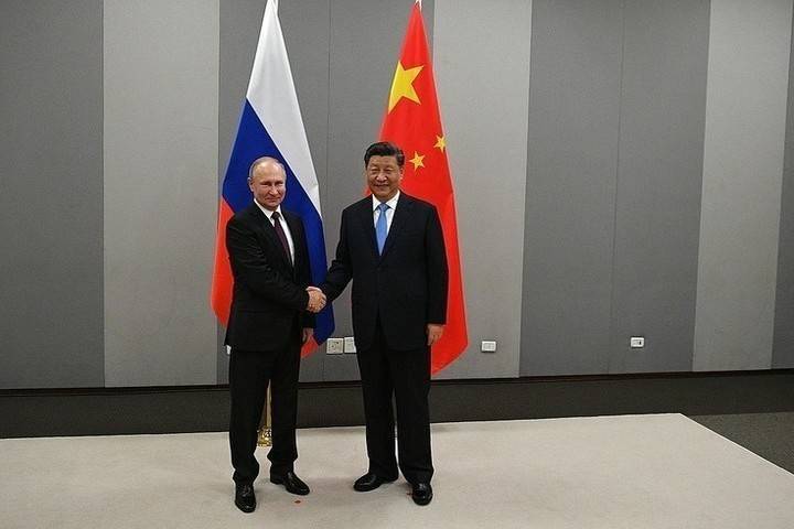 Си Цзиньпин тепло поздравил Путина с 75-летием Победы
