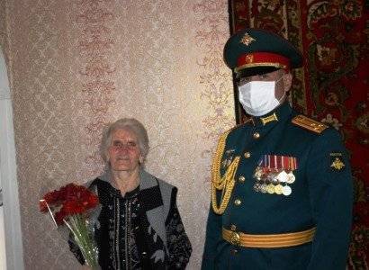 Командир российской военной базы ЮВО поздравил ветеранов Великой Отечественной войны с 75-тилетием