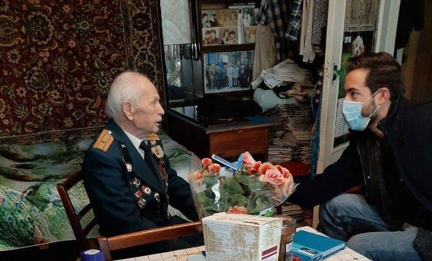 Союз ветеранов поздравил с Днем Победы 95-летнего советского разведчика из Петербурга