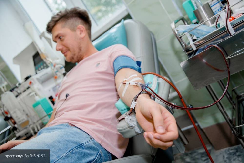 Переболевшие коронавирусом доноры Петербурга впервые сдали кровь для борьбы с COVID-19