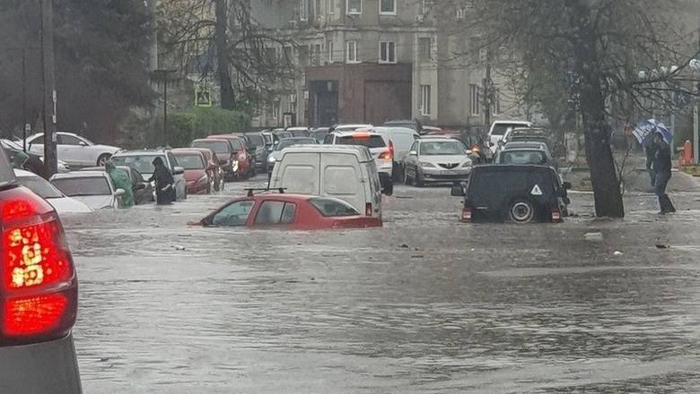 Сильный ливень частично затопил центр Нижнего Новгорода