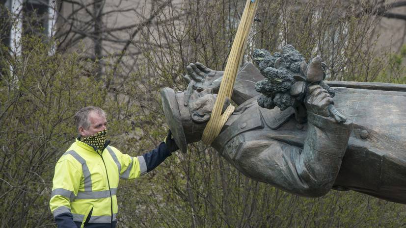 Мемориальные комплексы: как в НАТО защищают инициаторов сноса памятника маршалу Коневу в Чехии