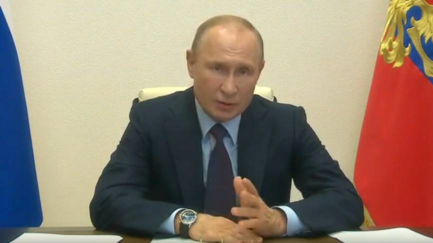 Путин поручил направить 5 млрд рублей на закупку машин скорой помощи
