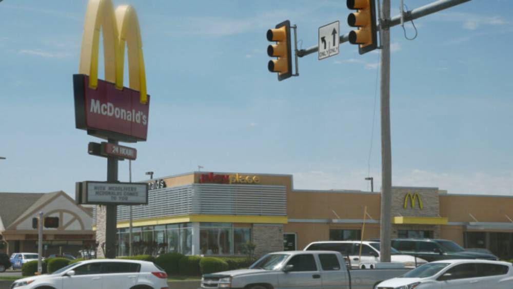 Клиентка McDonald's открыла огонь по сотрудникам заведения из-за коронавирусных ограничений