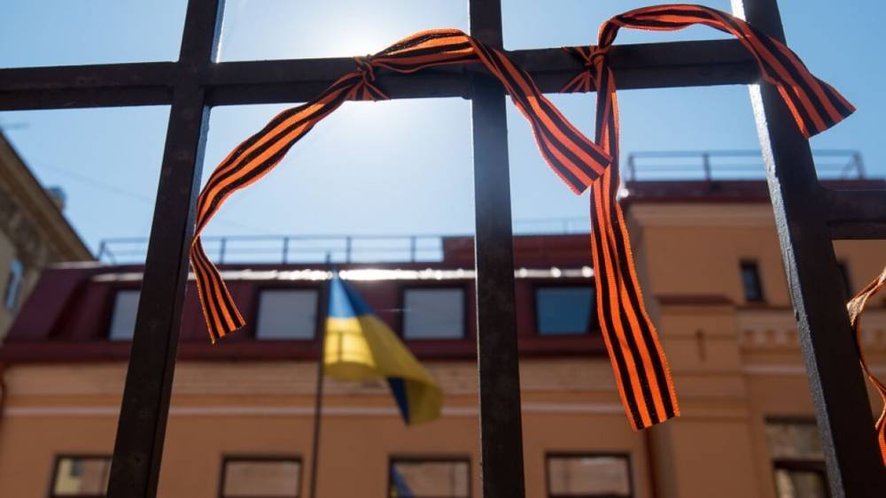 Депутат Рады Шуфрич предложил отменить запрет на георгиевскую ленту на Украине