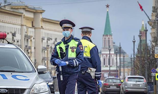 Власти Москвы предупредили, что будут штрафовать граждан в масках, но без перчаток и наоборот