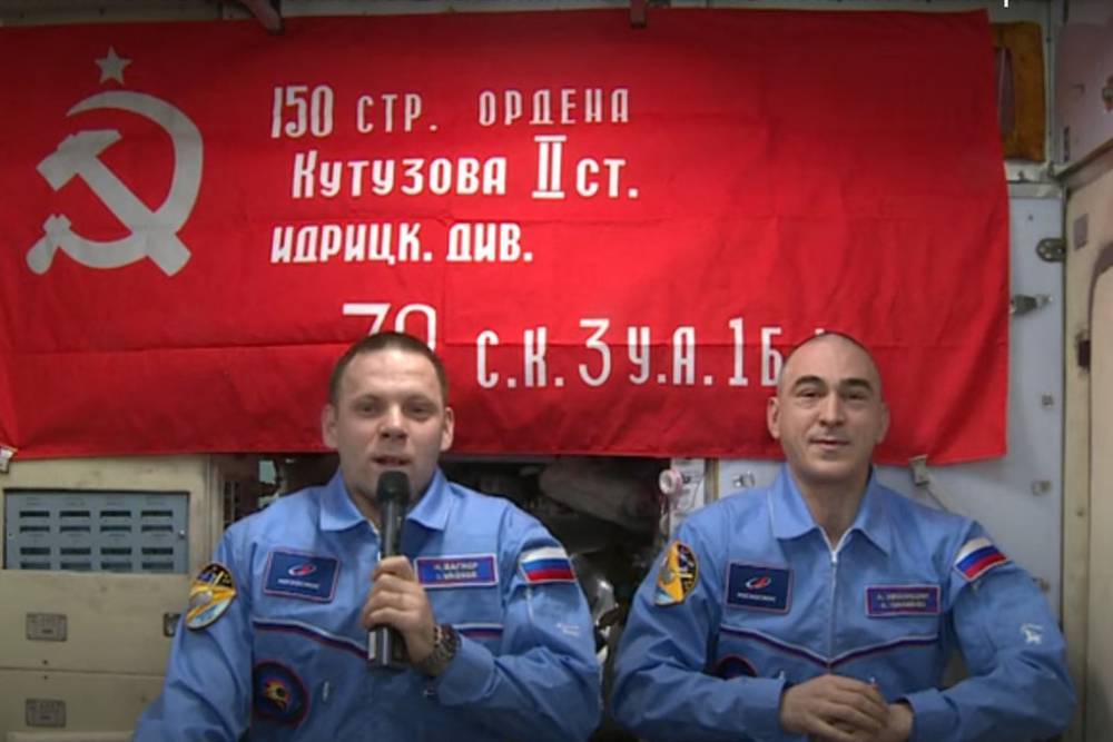 Космонавты поздравили ветеранов с Днем Победы с МКС