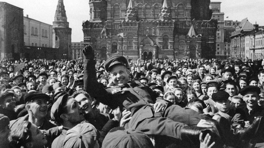 Фото: Как праздновали День Победы в 1945 году?