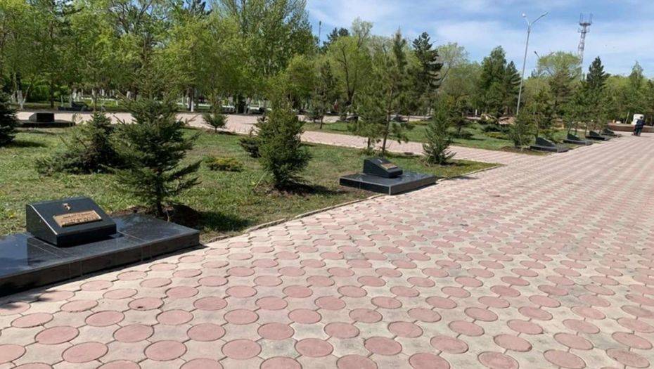 В Караганде в сквере Вечного огня появились ещё 14 мемориальных плит с именами воинов ВОВ