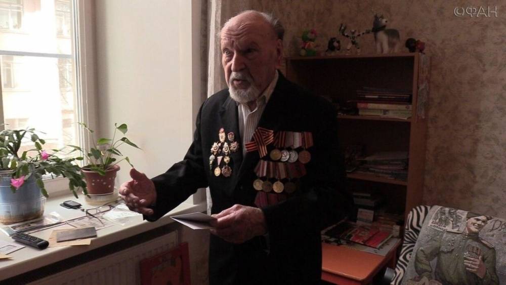 Ветераны войны принимают поздравления в честь 75-летия Победы.