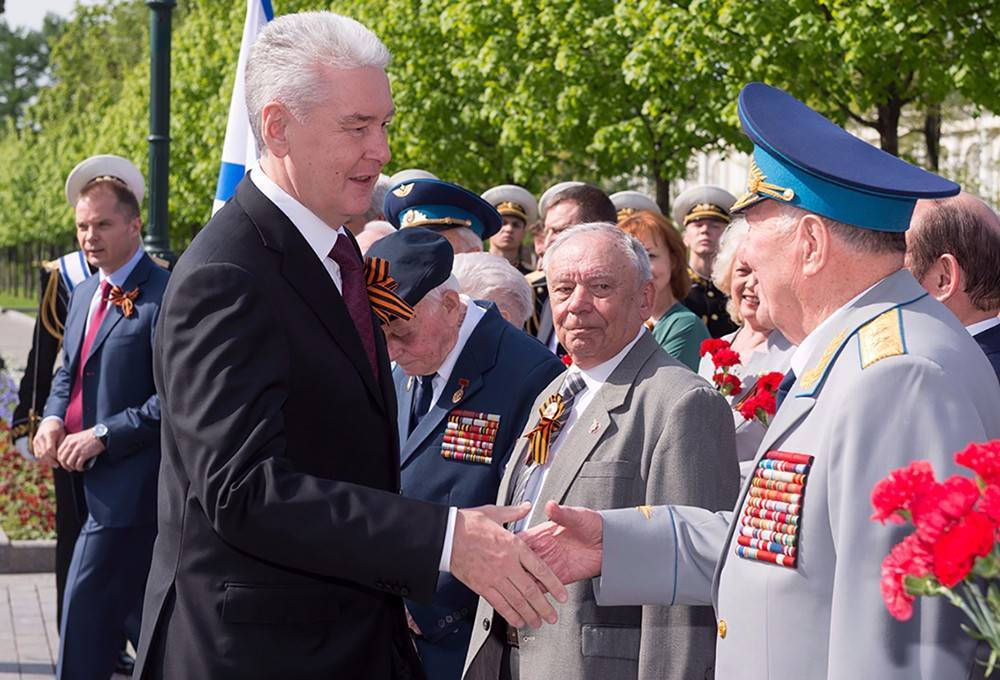 Собянин поздравил ветеранов с Днём Победы