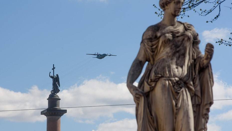В Петербурге прошел воздушный парад в юбилей Победы