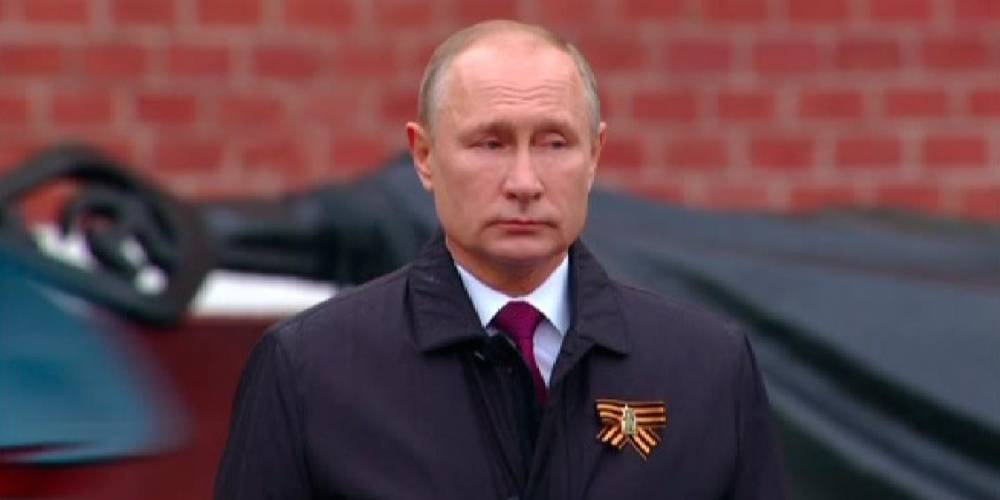 "Самый главный праздник": Путин поздравил россиян с 75-летием Великой Победы