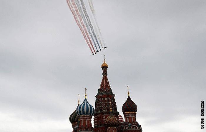 В Москве прошел авиапарад в честь Дня Победы