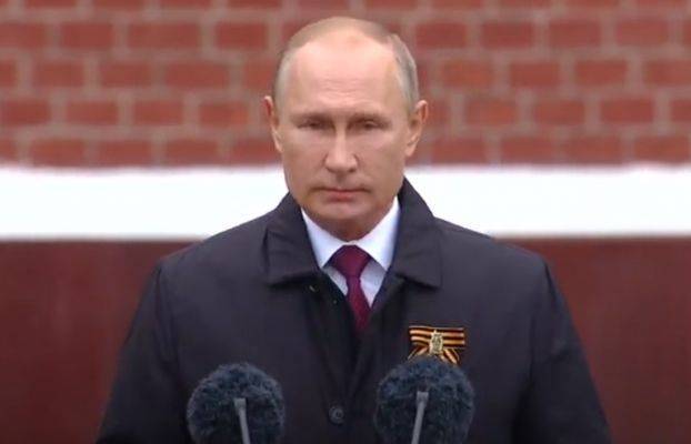 Президент России Владимир Путин поздравил граждан страны с Днем Победы