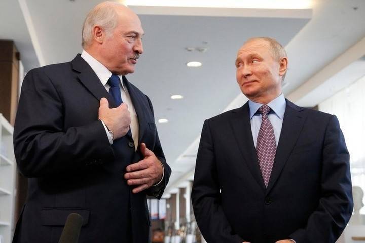 Лукашенко поздравил Путина с 75-летием Победы