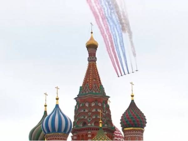 В Москве прошел авиапарад. Путин пообещал широко отметить 75 лет Победы когда-нибудь потом