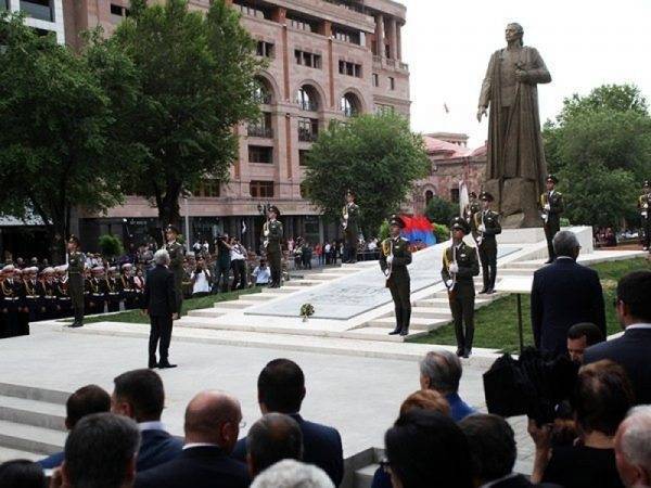 Гаджиев: власти Армении должны снести памятники фашистским палачам