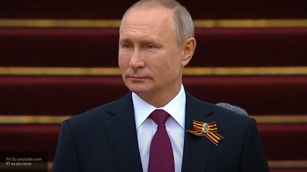 Путин поручил Шойгу поблагодарить службы Минобороны за авиапарады в городах России