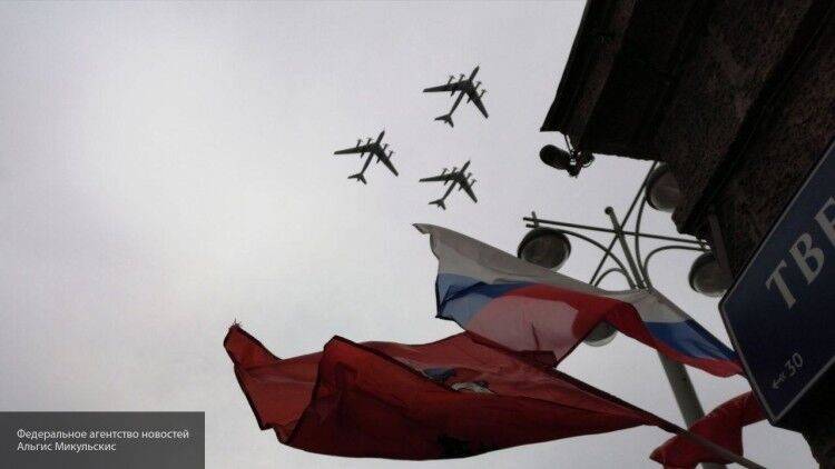 Путин поблагодарил летный состав Минобороны РФ за воздушный парад