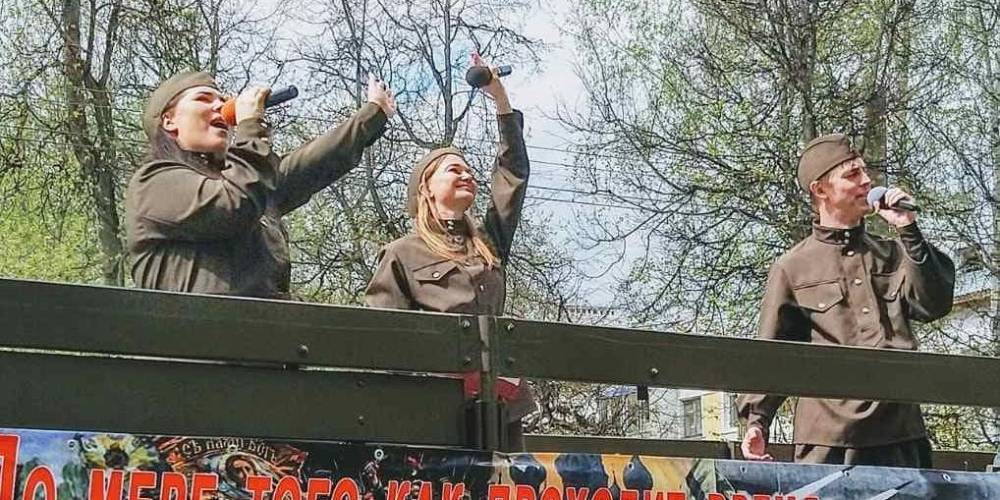 #Поемдвором: россияне исполняют песни военных лет в День Победы