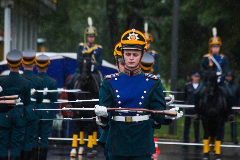 В Кремле прошла торжественная церемония развода караулов Президентского полка
