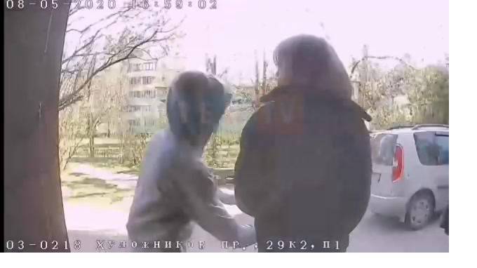 Двое неизвестных обокрали школьника на проспекте Художников