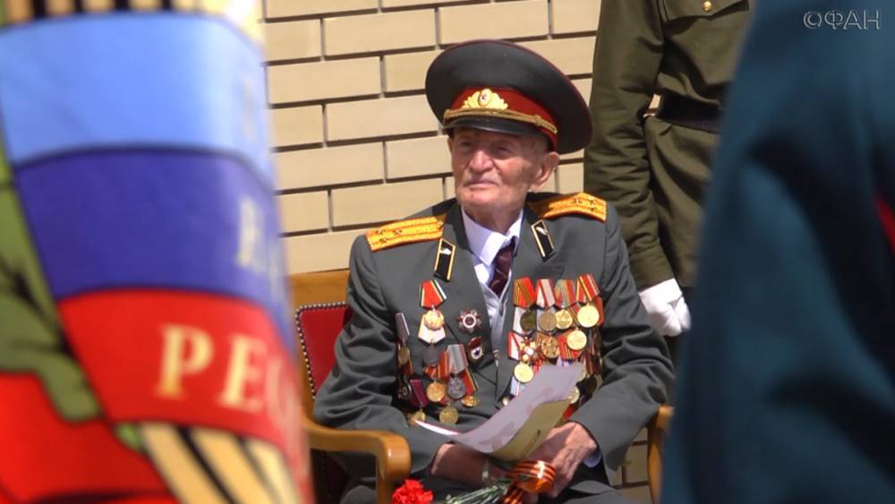 Народная милиция ЛНР персонально поздравила ветеранов с Днем Победы