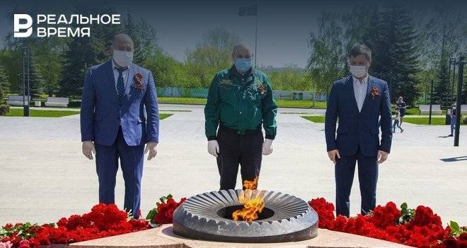 Руководство компании ТАИФ-НК почтило память погибших солдат в Великой Отечественной войне