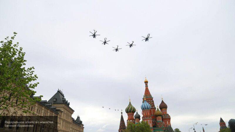 Российские города отмечают День Победы авиапарадами, салютами и онлайн-концертами