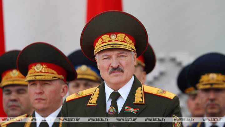 Лукашенко ответил осуждающим его