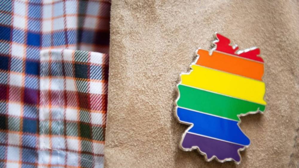 В Германии запретили «лечить» несовершеннолетних от гомосексуальности
