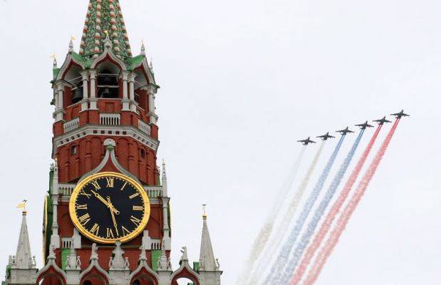 Над Красной площадью в Москве прошел воздушный парад в честь Дня Победы