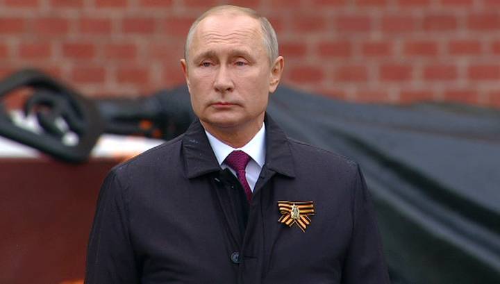 Путин лично наблюдал за полетом авиации над Красной площадью