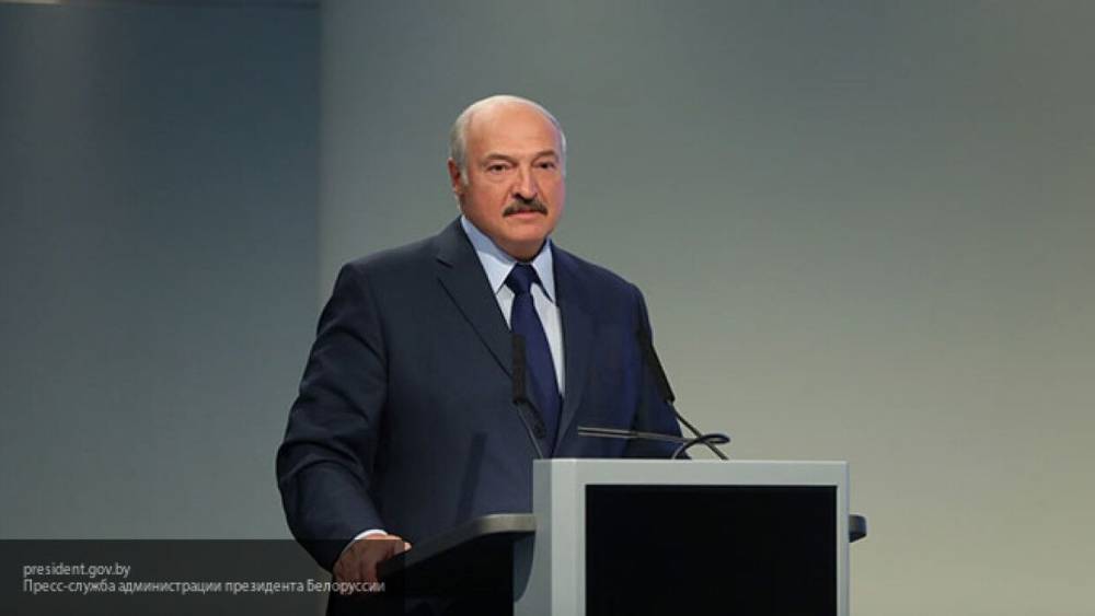 Лукашенко призвал не торопиться осуждать Белоруссию за проведение парада Победы