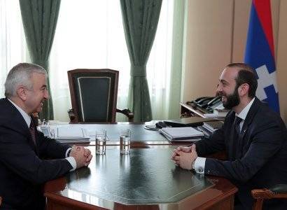 Спикер парламента Армении встретился в Степанакерте с председателем Национального собрания Арцаха