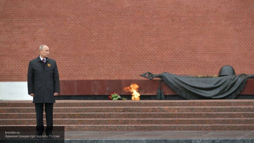 Путин: "Бессмертный полк" еще пройдет по Красной площади
