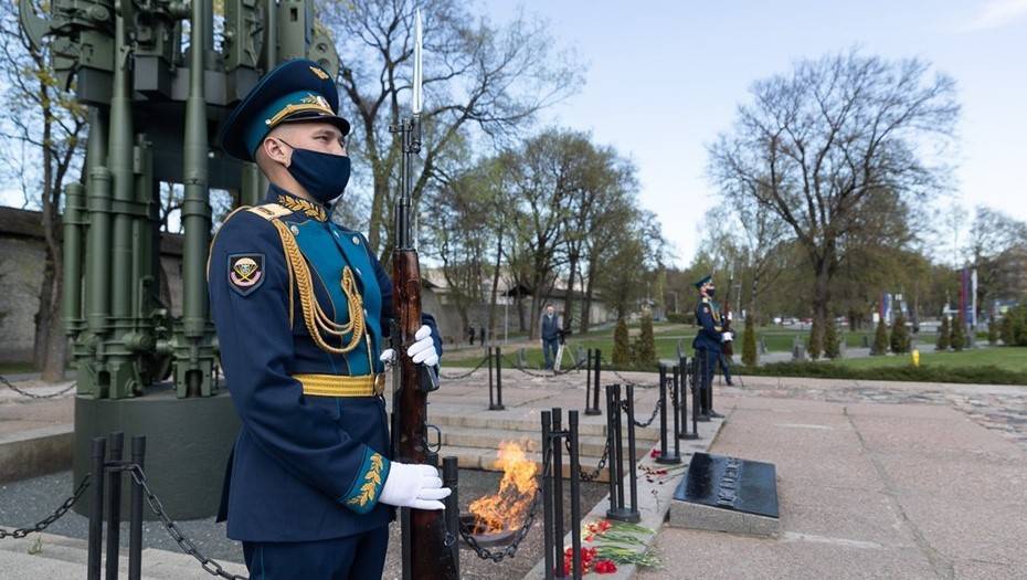 В Пскове 500 военнослужащих дивизии ВДВ вышли на торжественный парад