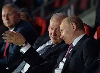 Владимир Путин поздравил президента Армении с 75-летием победы в Великой отечественной войне