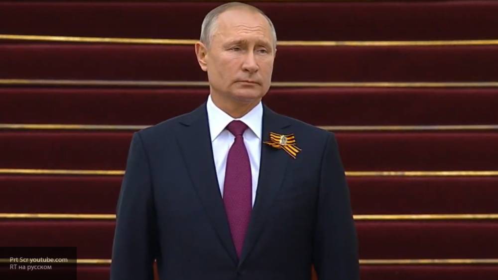 Путин пообещал провести акцию "Бессмертный полк" на Красной площади