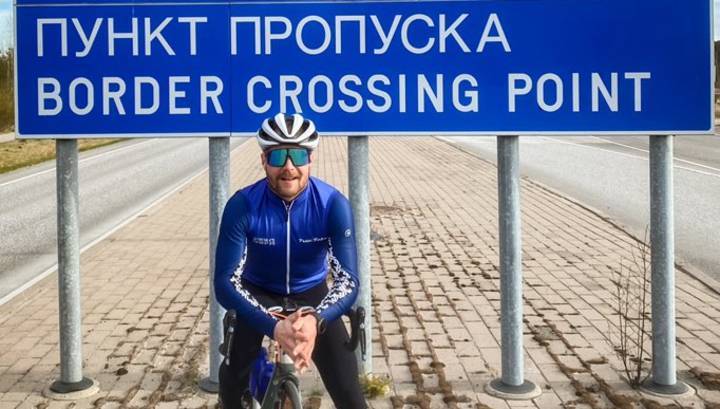Пилот "Формулы-1" Боттас проехал 203 км на велосипеде до границы с Россией